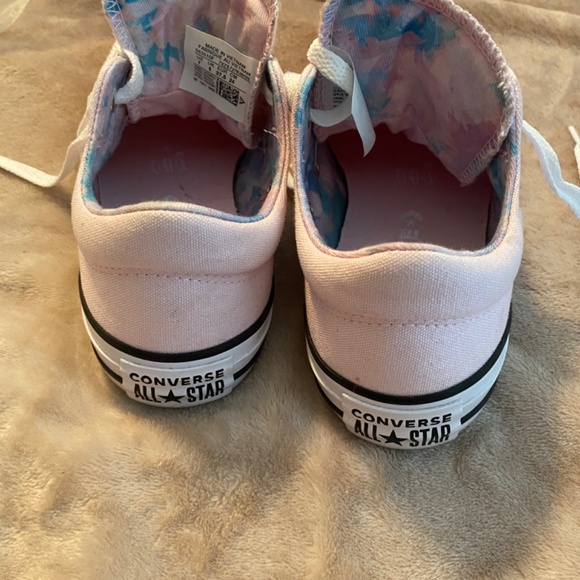 Converse - Picture 2 of 3